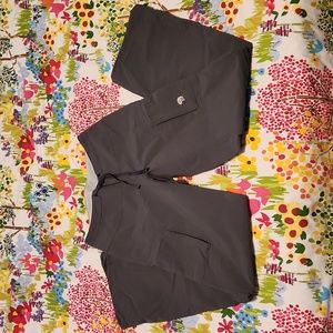 Like new women's Mountain Hardware zip of pants. Size 4. Grey.